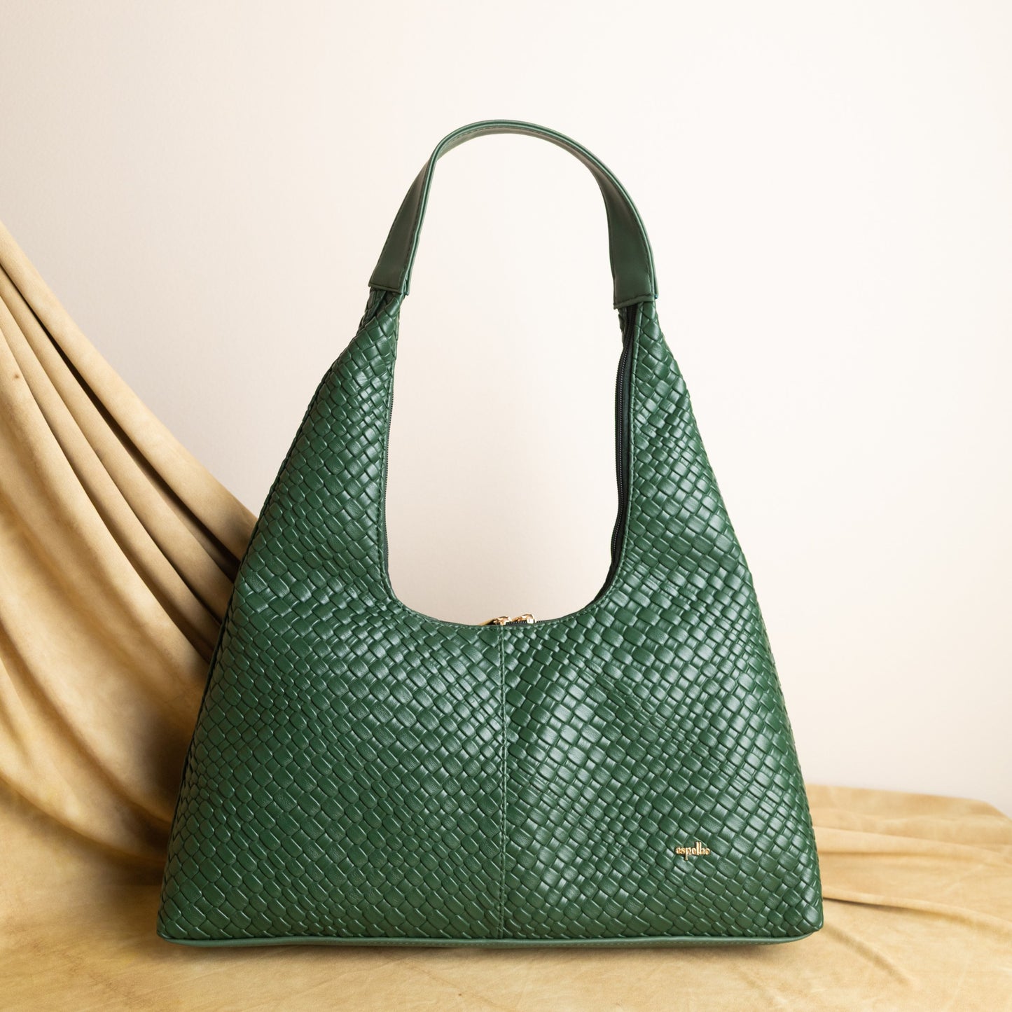 Emerald Ease: Green Shoulder Bag – Elegant Jewelry for Pageants and Events
