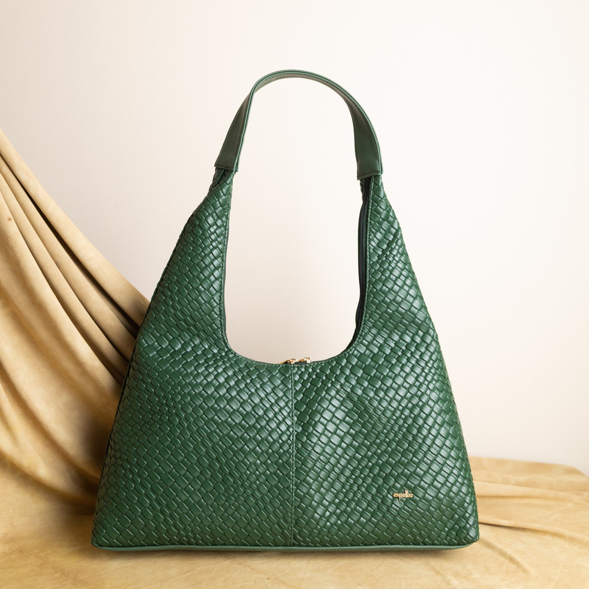 Emerald Ease: Green Shoulder Bag – Elegant Jewelry for Pageants and Events